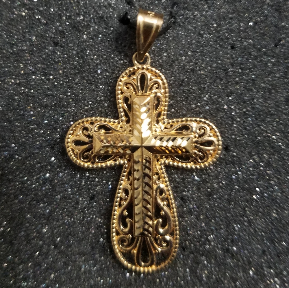 Beautiful 14k Gold Cross Pendant